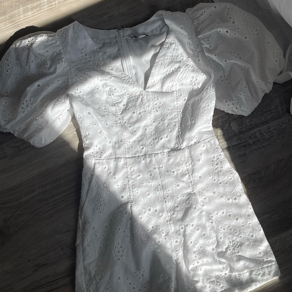 Express Eyelet Romper In White - Picture 3 of 5